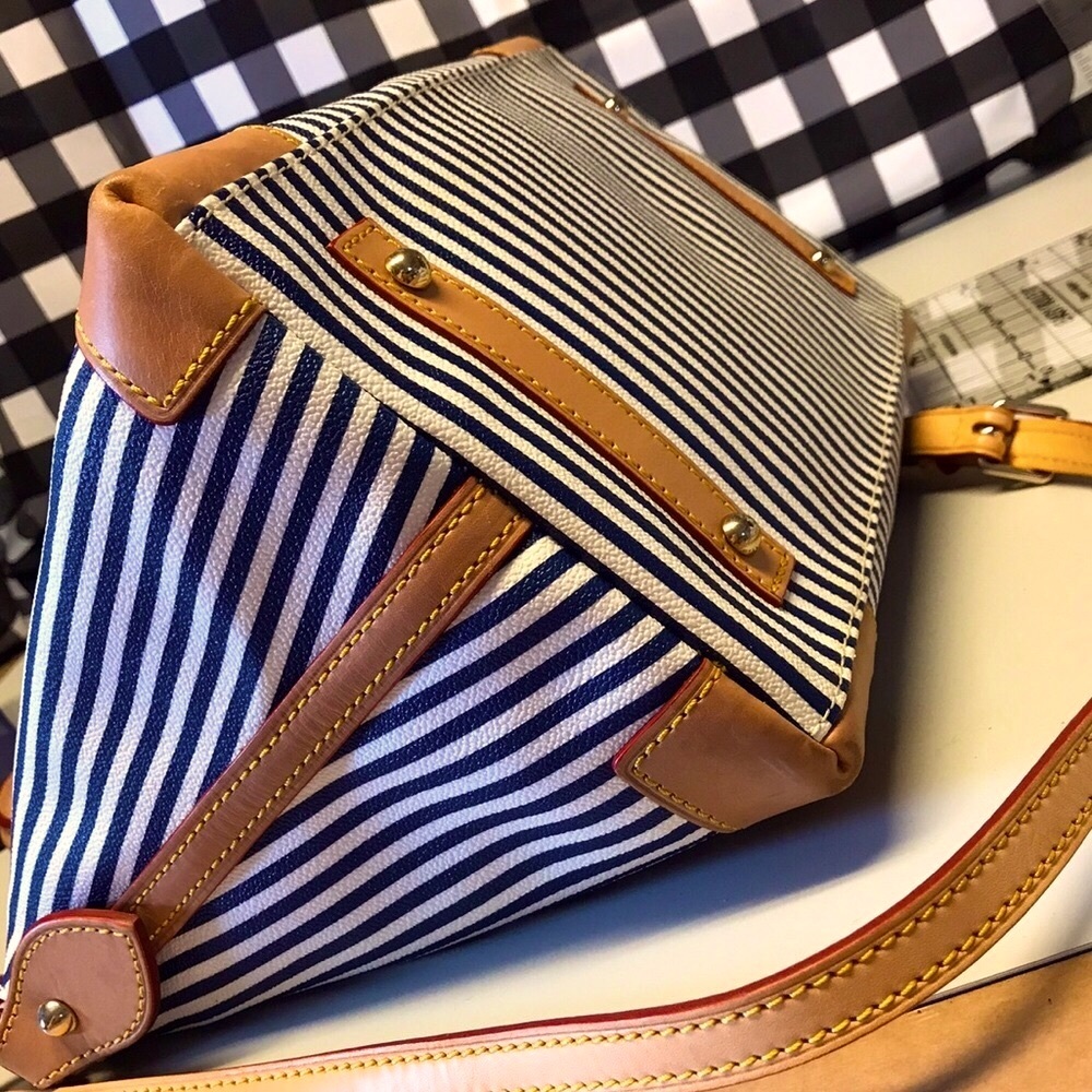 MWOT Dooney and Burke purse - Picture 3 of 15